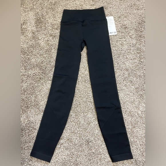 NWT Lululemon Ebb to Street Tight Size 2 - Picture 3 of 8